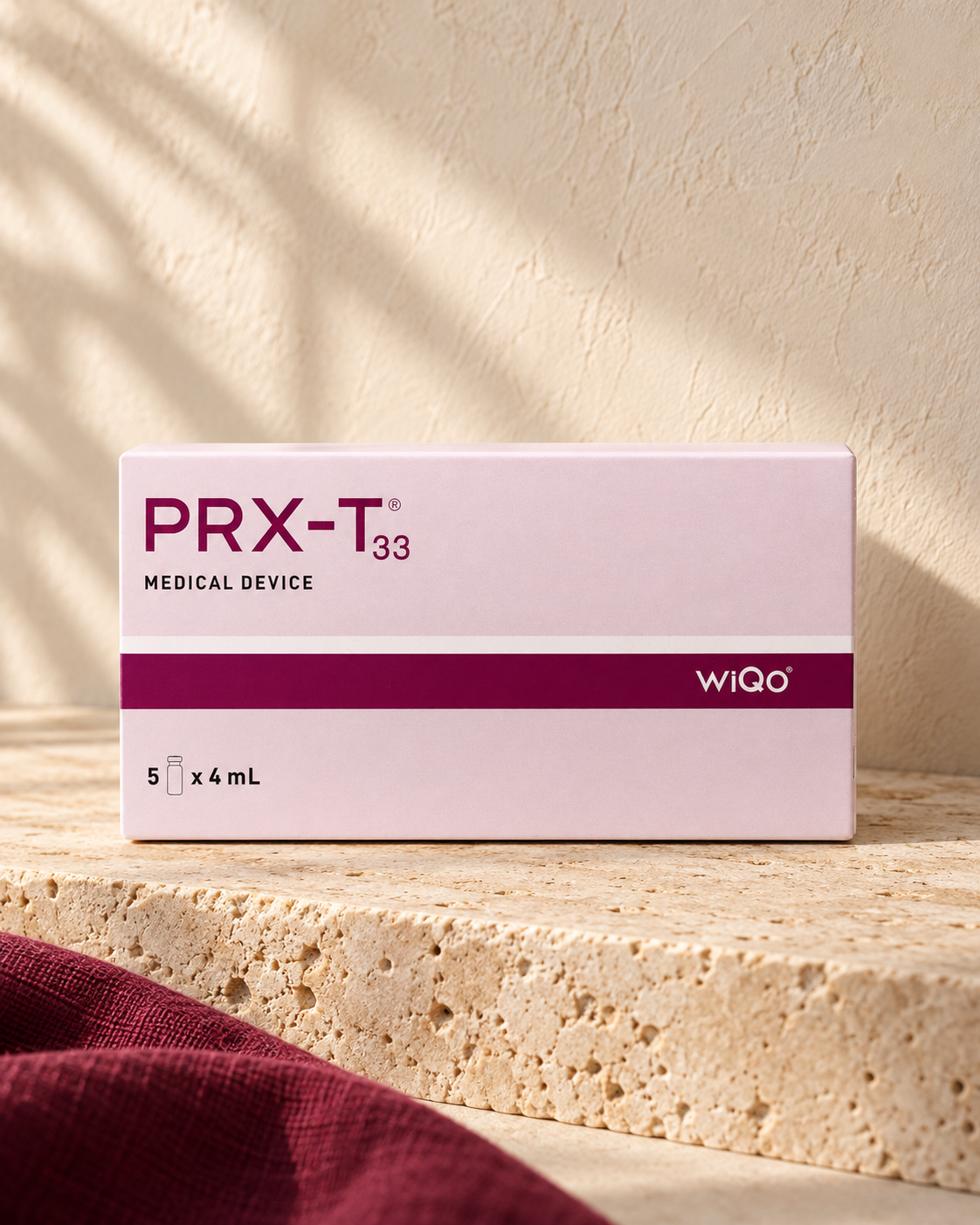 Styled PRX-T33 by WiQo packaging in the Laqué cream and burgundy palette